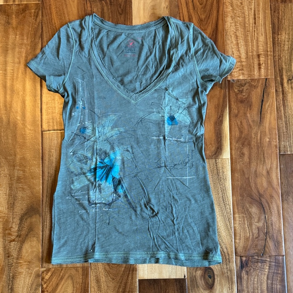 American Eagle Green Graphic V-Neck Women Top